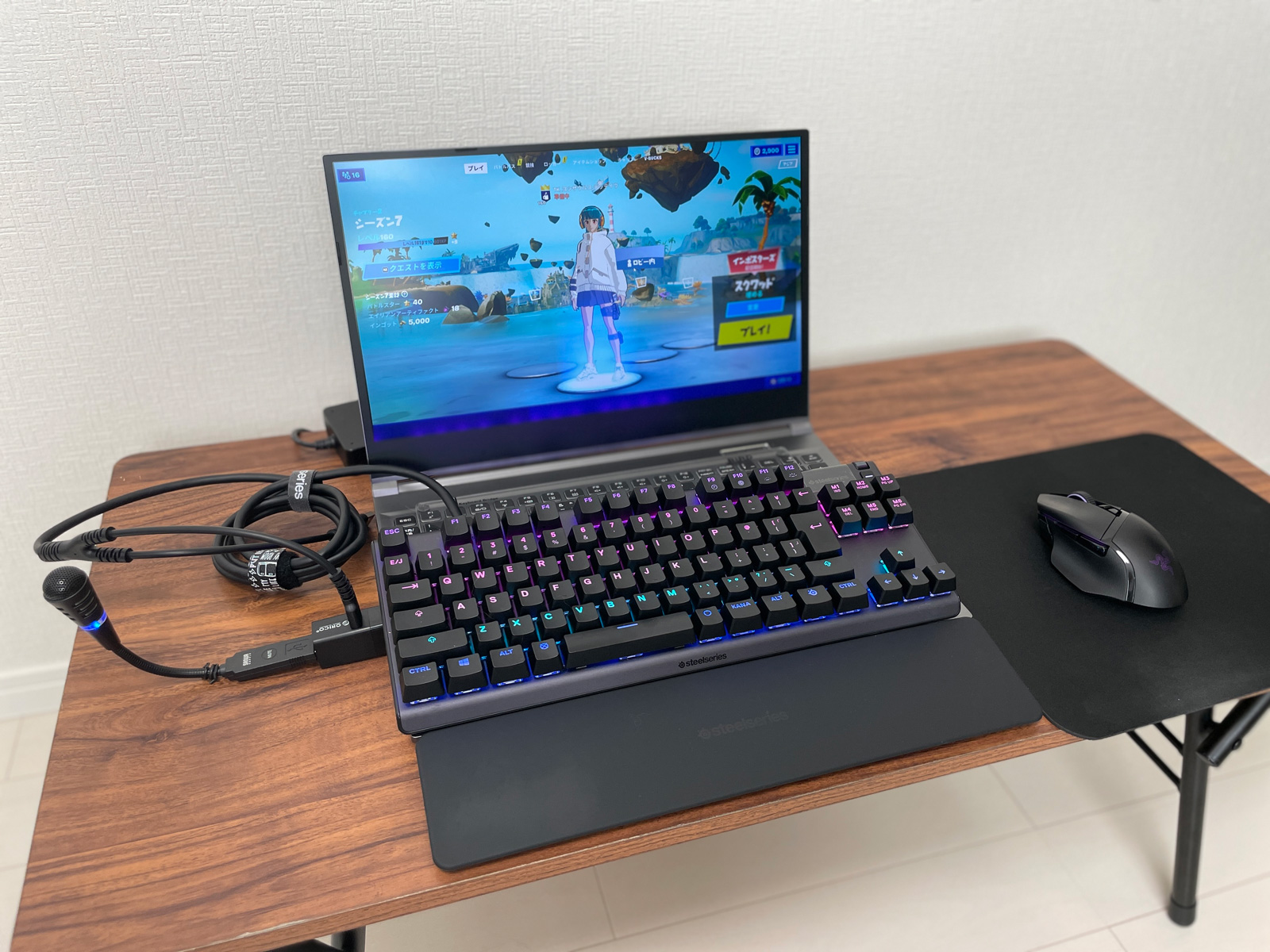 ゲーミングノートpcで外付けゲーミングキーボード デスク 居間 2つのfortniteプレイスタイル Akatsuki Games